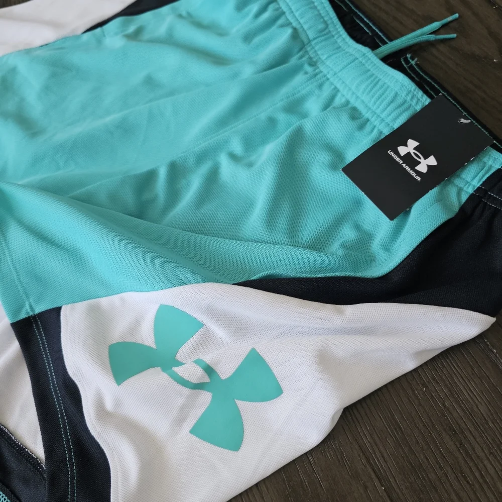 NWT UNDER ARMOUR WOMEN'S BASELINE 6